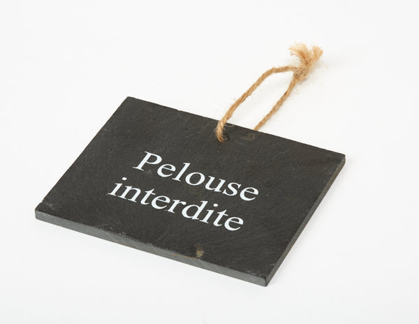 Slate label "Pelouse interdite"